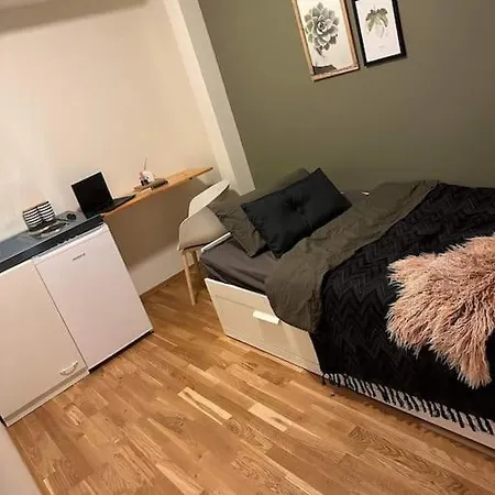 Hybel Naer Flyplass Og Kort Vei Til Sentrum Tromsø