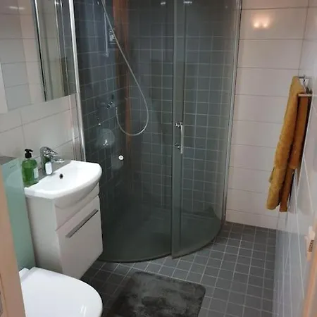 Apartment Hybel Naer Flyplass Og Kort Vei Til Sentrum Tromsø